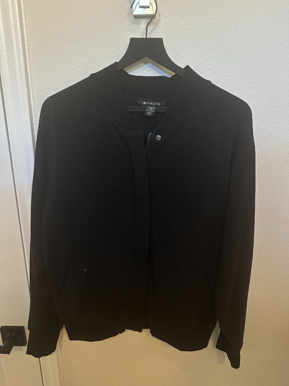 Nearly Brand New Black Athleta Zip Up Jacket Size Medium Tall